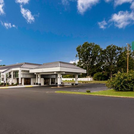 Quality Inn Емпория Екстериор снимка