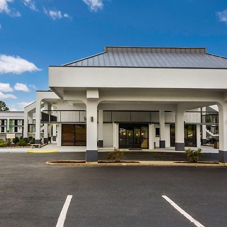 Quality Inn Емпория Екстериор снимка