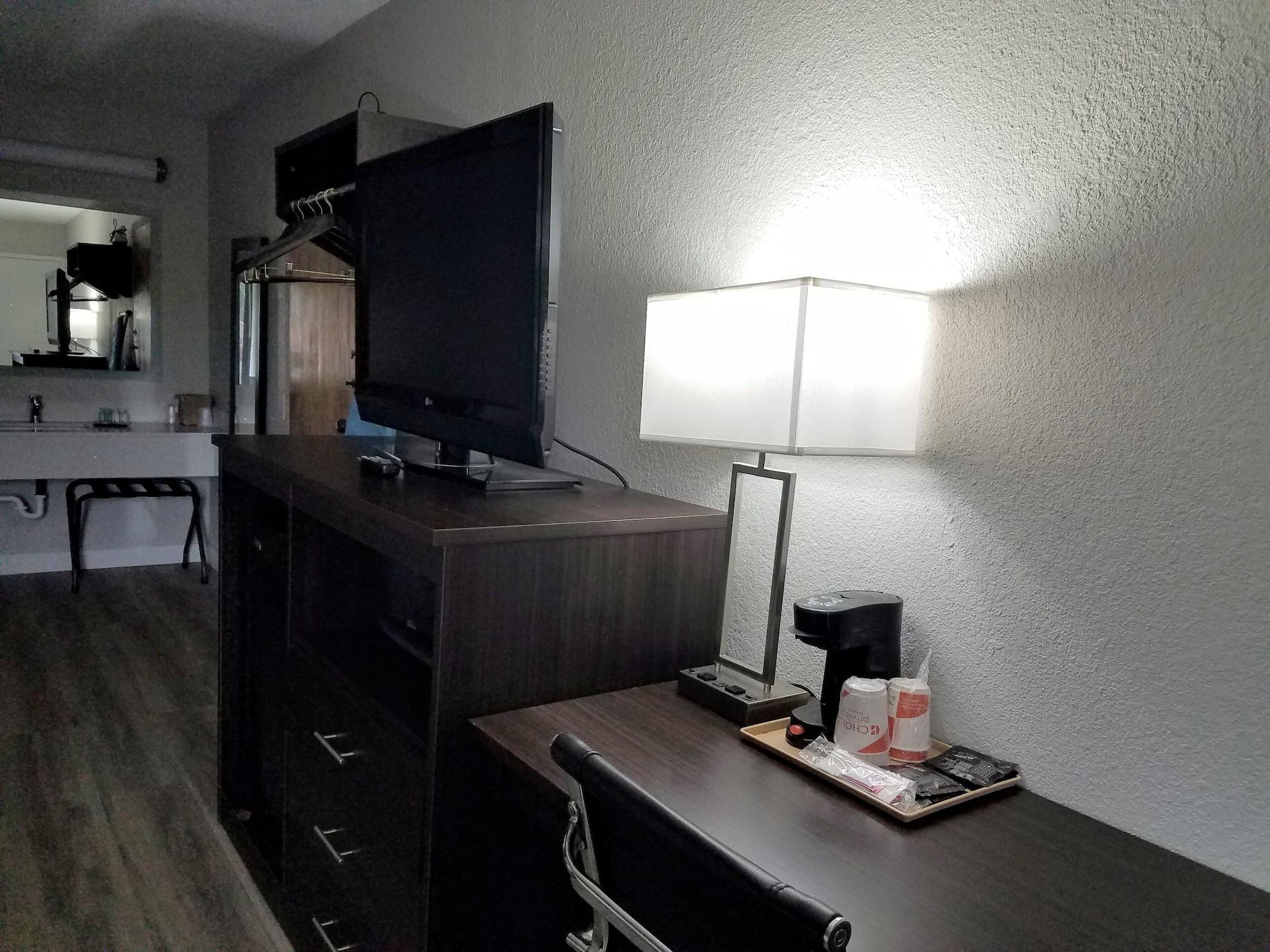 Quality Inn Емпория Екстериор снимка