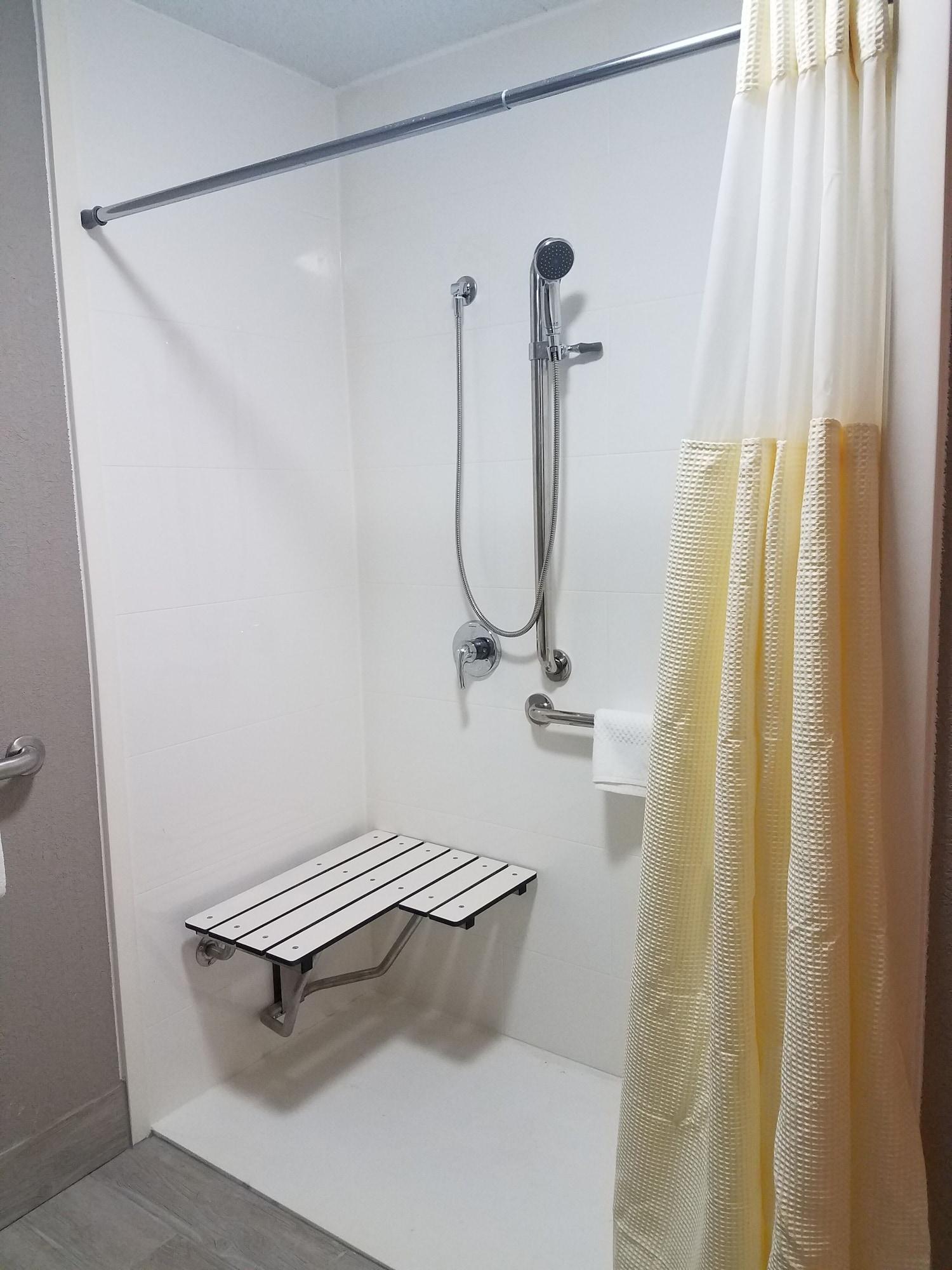 Quality Inn Емпория Екстериор снимка