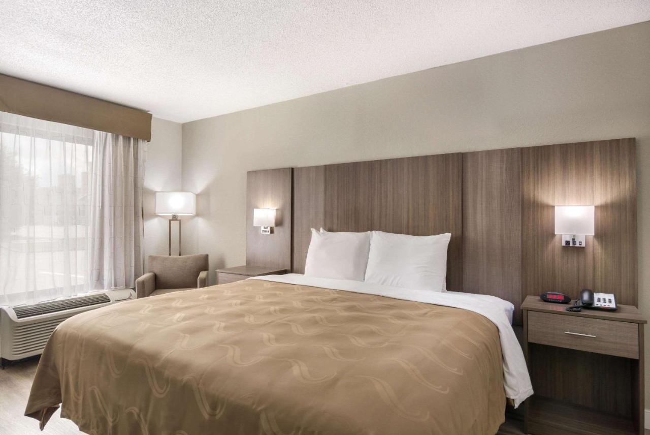 Quality Inn Емпория Екстериор снимка