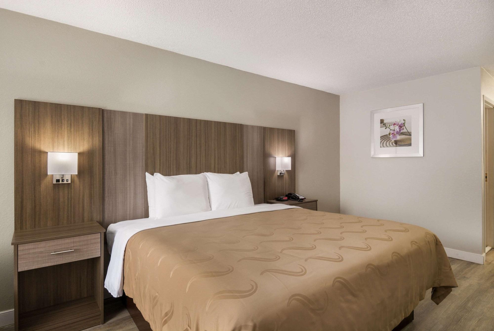 Quality Inn Емпория Екстериор снимка