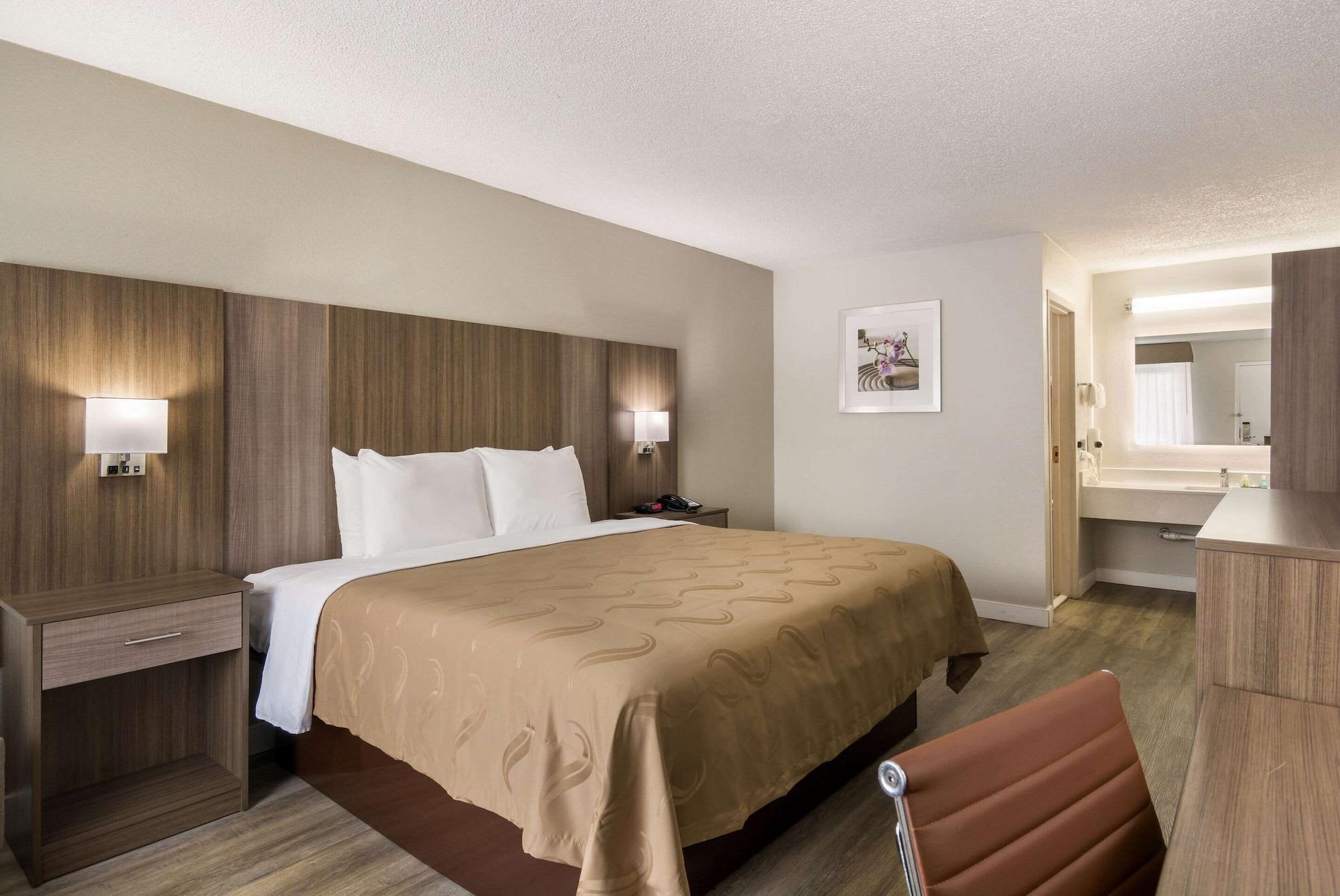 Quality Inn Емпория Екстериор снимка
