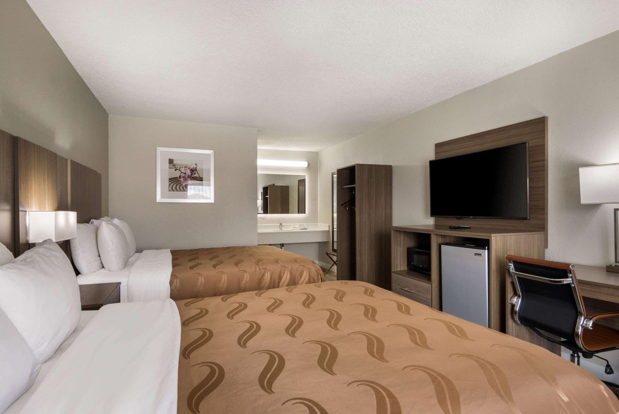 Quality Inn Емпория Екстериор снимка