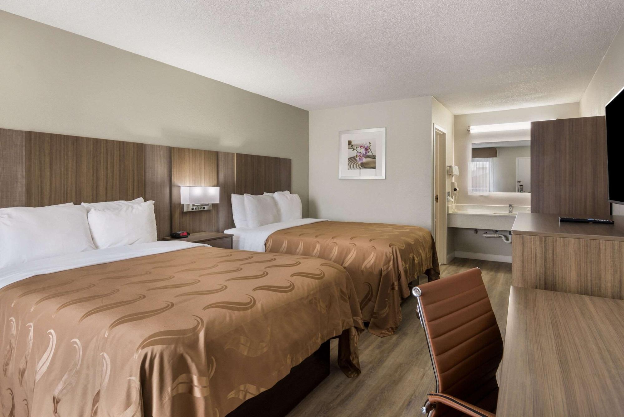 Quality Inn Емпория Екстериор снимка