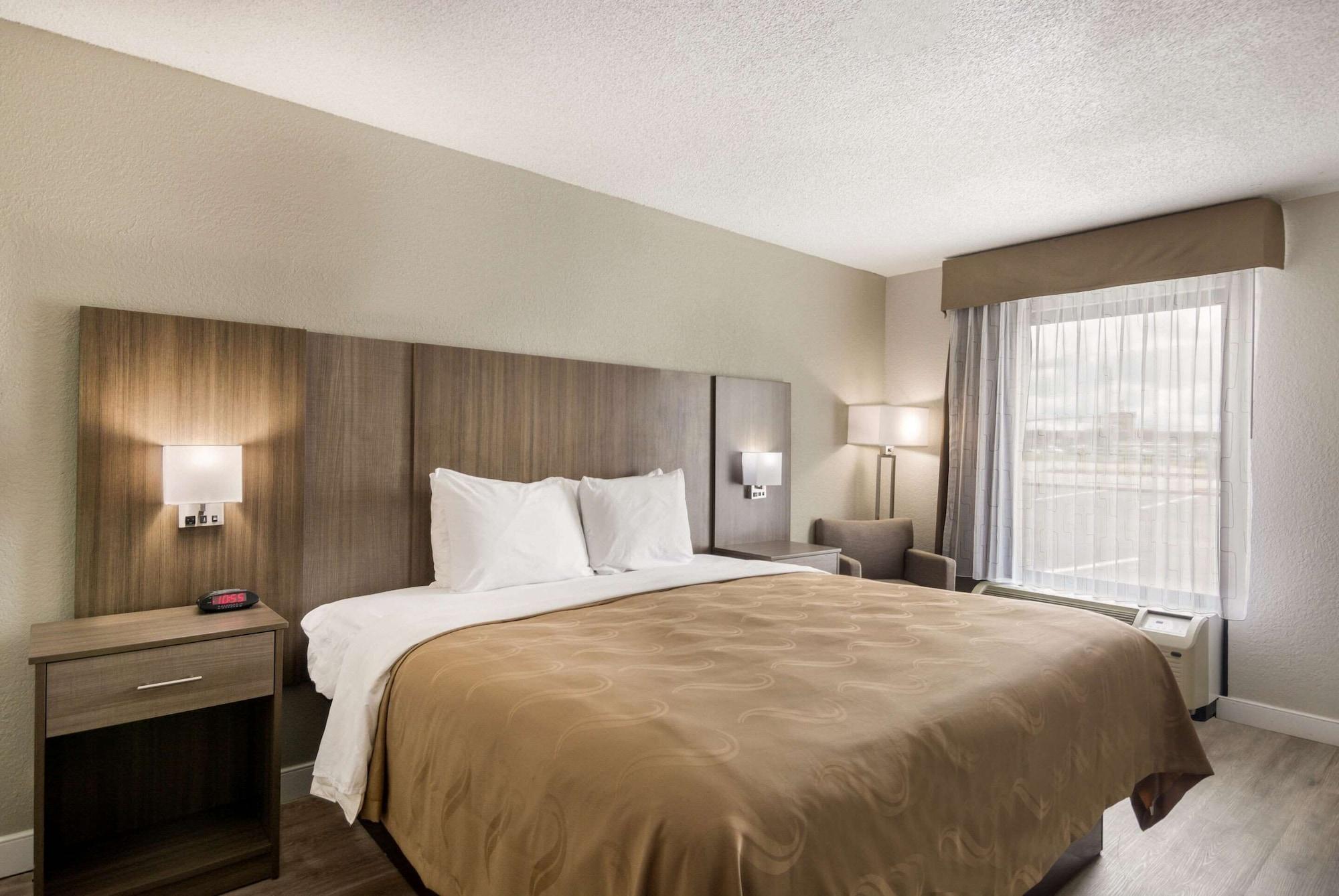 Quality Inn Емпория Екстериор снимка