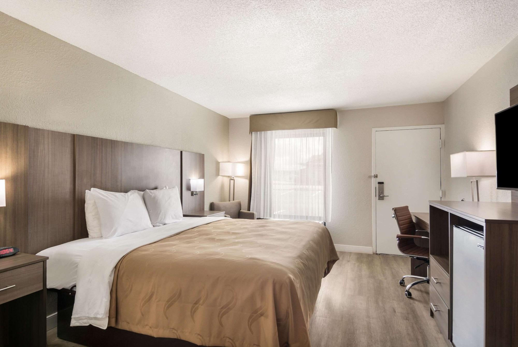 Quality Inn Емпория Екстериор снимка