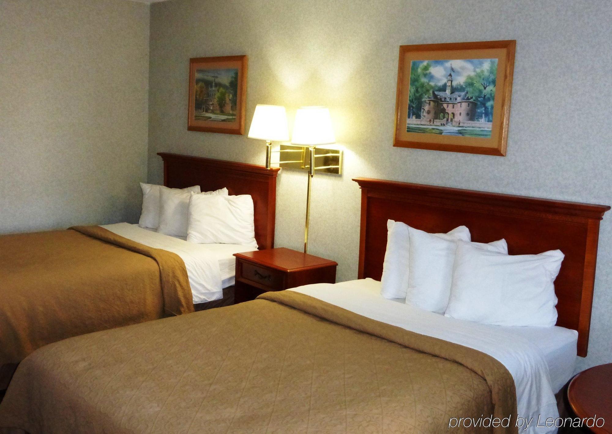 Quality Inn Емпория Екстериор снимка