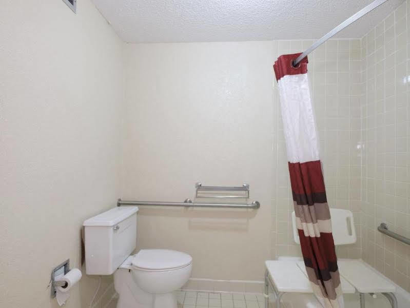 Quality Inn Емпория Екстериор снимка