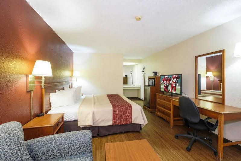 Quality Inn Емпория Екстериор снимка